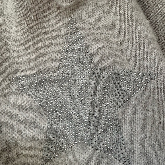 Super soft wool beanie with real fur Pom-Pom and studded shiny star accent - Picture 8 of 12